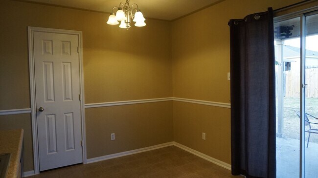 Building Photo - 2603 John Porter Dr