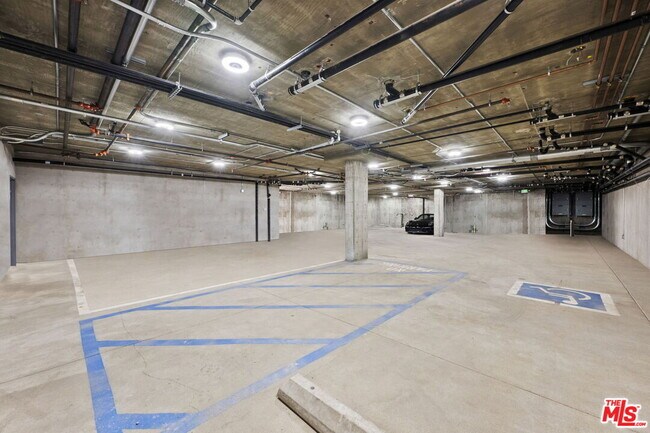 Building Photo - 621 Kings Rd