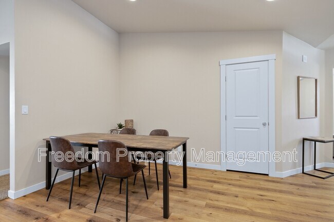 Building Photo - 1824 E Ringneck St