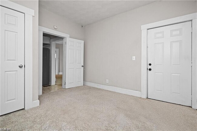 Building Photo - 868 W 36th St