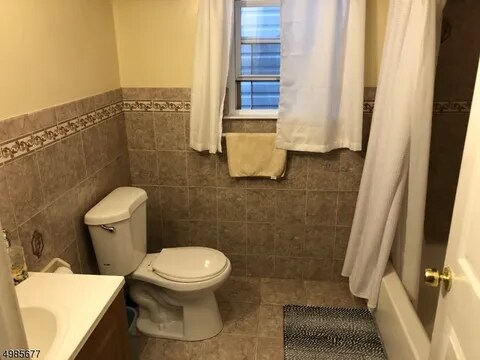 Building Photo - 469 Hawthorne Ave