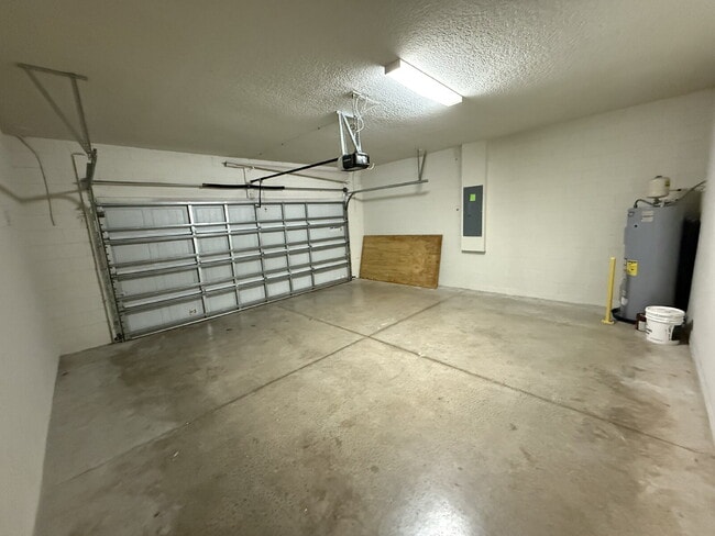 Building Photo - WELCOME HOME!