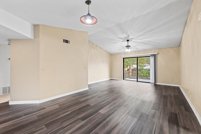 Building Photo - 208 Bartonwood Ct