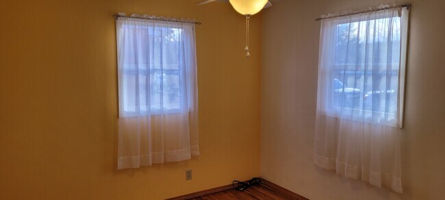 Building Photo - 2124 Maple Ave