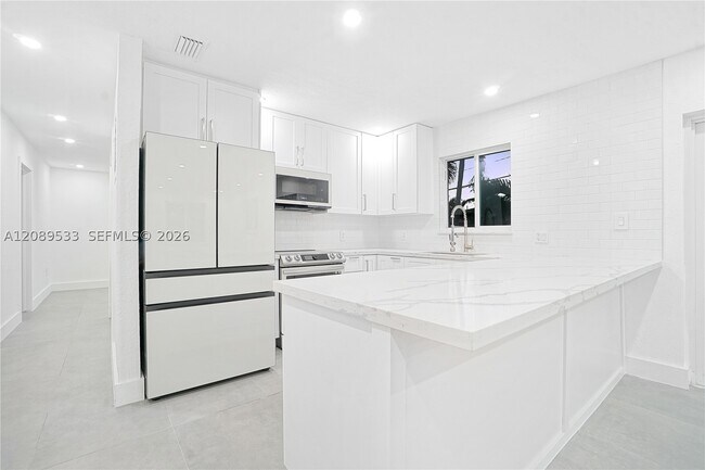 Building Photo - 2841 SW 24th St