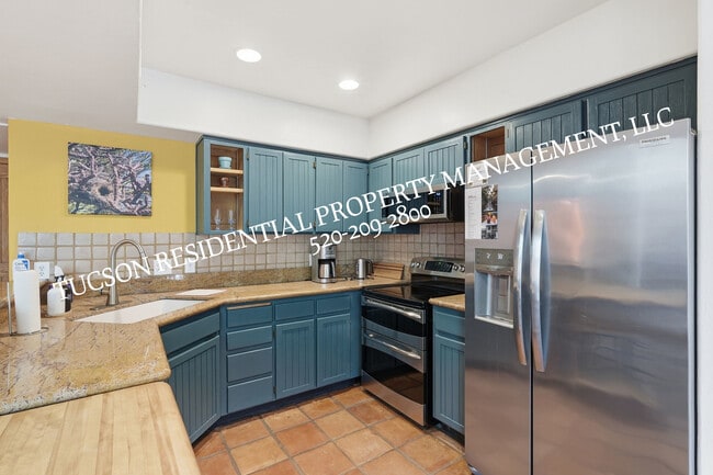 Building Photo - 2824 E Sierra Vista Rd