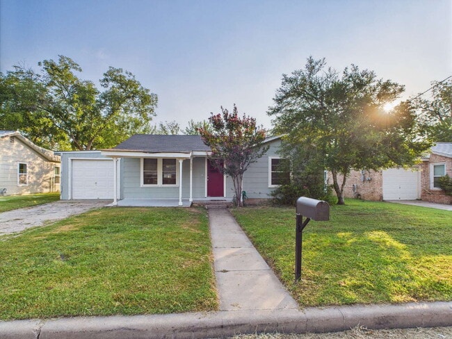 Primary Photo - Adorable two-bedroom one-bath !!!!!