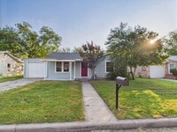 Building Photo - Adorable two-bedroom one-bath !!!!!