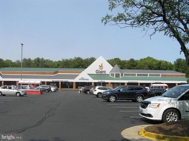 Building Photo - 5817 Cove Landing Rd