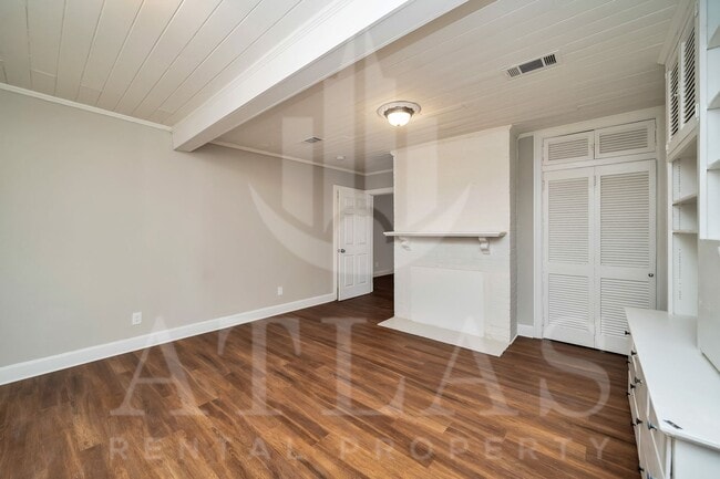 Building Photo - Spacious 3BR/2BA – 1,480 Sq Ft of Comforta...