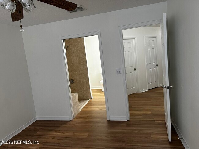 Building Photo - 1305 Hawks Crest Dr