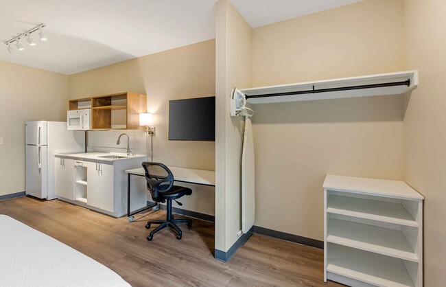 Building Photo - Furnished Studio-Belgrade - Bozeman - Yell...