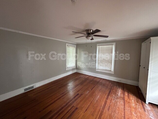 Building Photo - 348 W McLelland Ave
