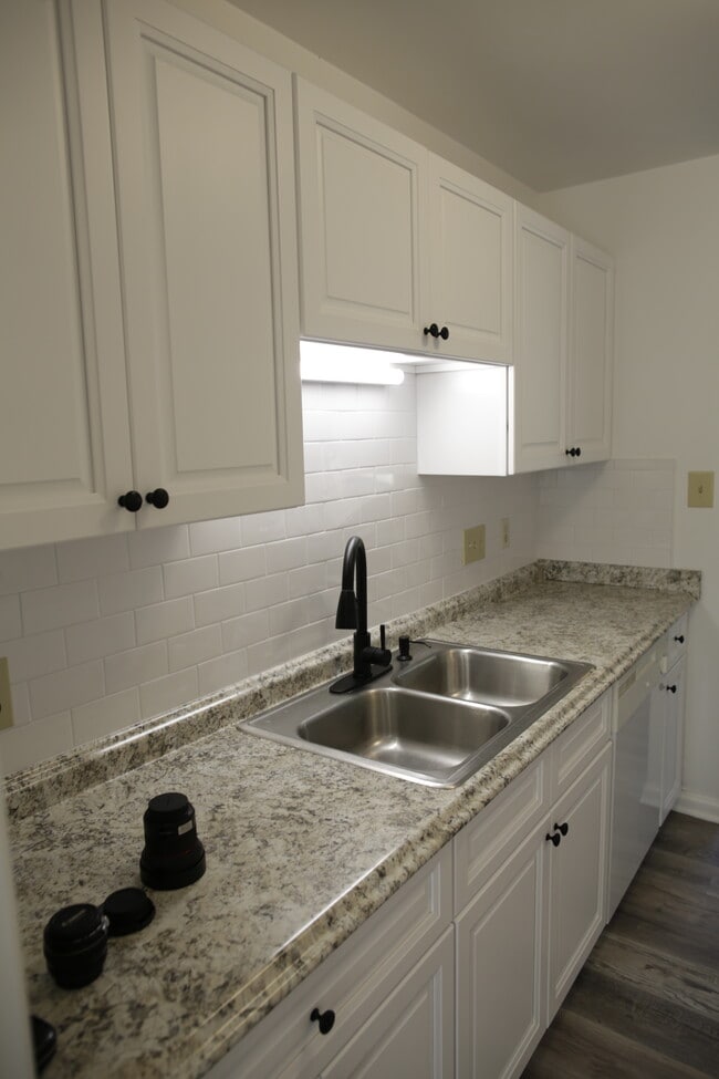 Building Photo - 12300 Rock Canyon Dr