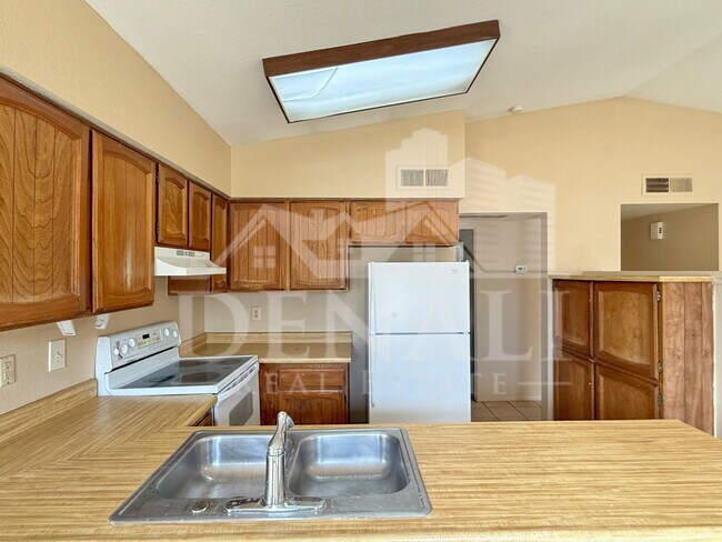 Building Photo - 1028 W Malibu Dr