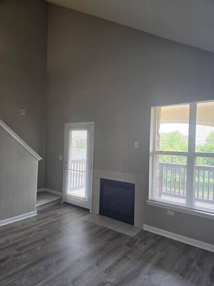 Building Photo - 18939 E Warren Cir