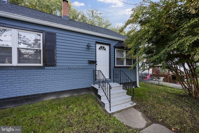 Building Photo - 821 S Woodlynn Rd