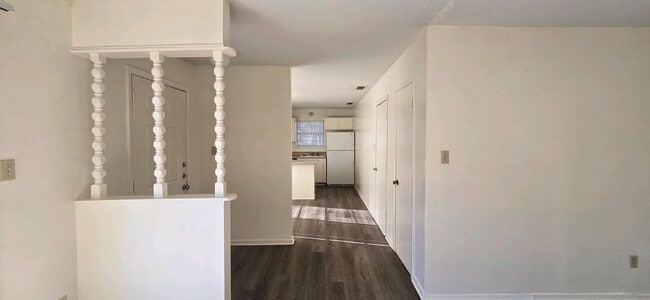 Building Photo - AVAILABLE! 2 Bedroom 2 Bath in Longview!