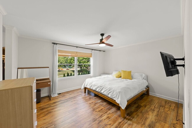 Building Photo - 215 Longridge Ct