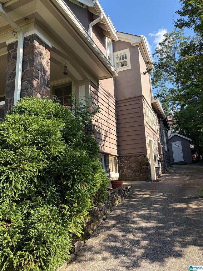 Building Photo - 2717 Caldwell Ave S