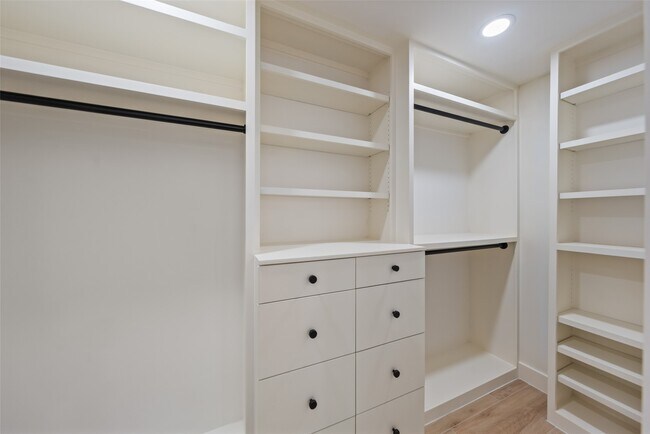 Building Photo - 9323 Portal Dr