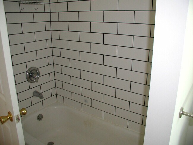 Building Photo - Beautiful 3 Bed - 1.5 Bath in Collingswood!