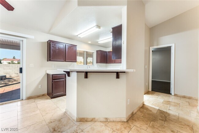 Building Photo - 857 Lantham Pl