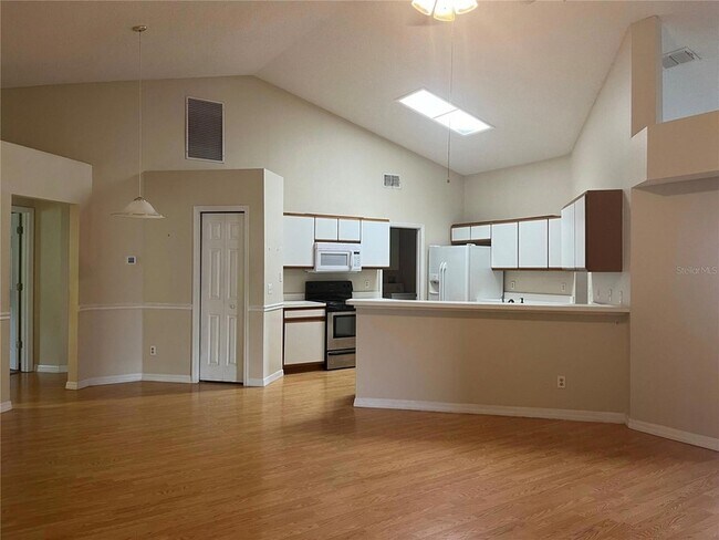 Building Photo - 127 Madrona Dr