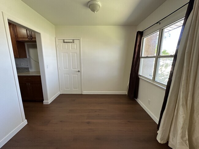 Building Photo - 12776 Ross Ave
