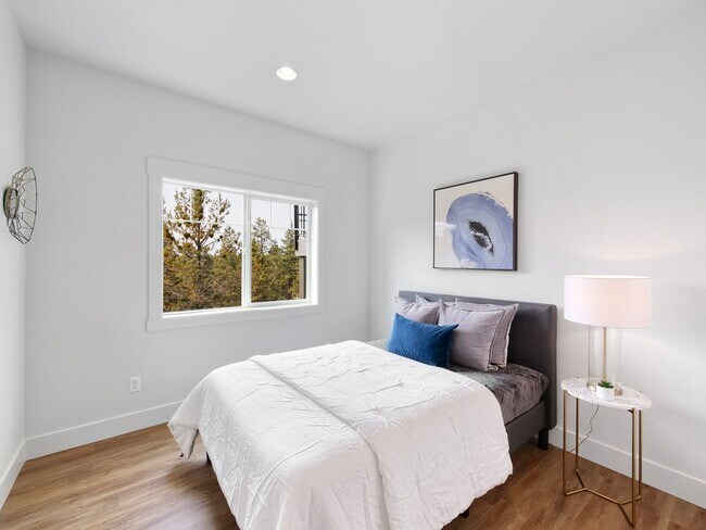 Building Photo - b2082