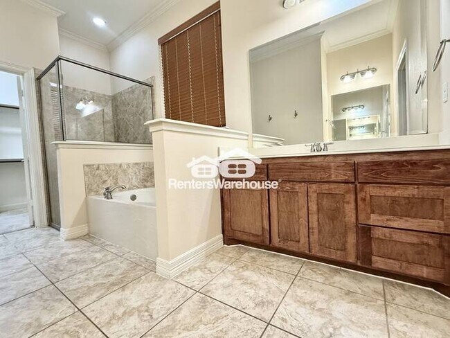 Building Photo - Beautiful 4 Bedroom Home just South of TCU!!!