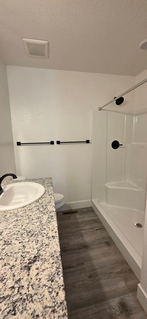 Building Photo - 2912 Cribbon Ave