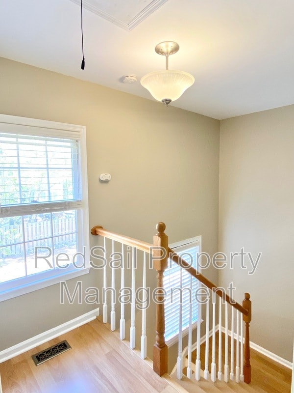 Building Photo - 348 Llewellyn Mews