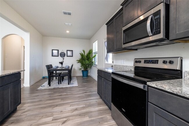 Building Photo - 1938 Madison Dr