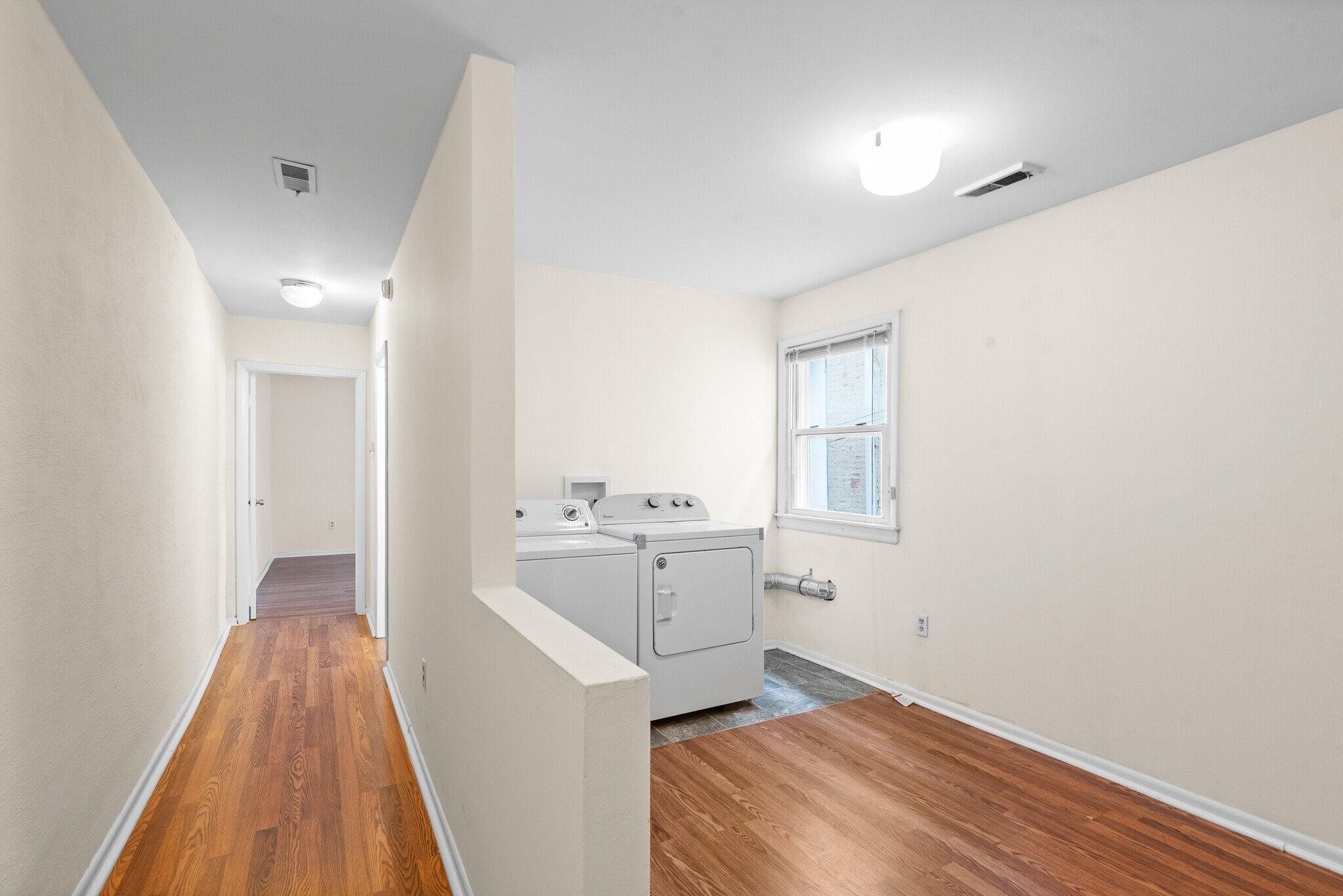 Building Photo - 631 Catharine St