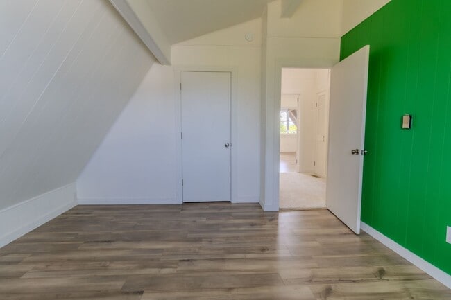 Building Photo - 7825 S Lake Leelanau Dr