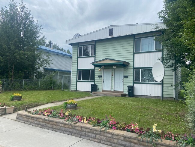 Building Photo - Lathrop St. 1436/1438 - VS