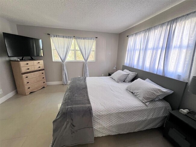 Building Photo - 1001 NW 45th St