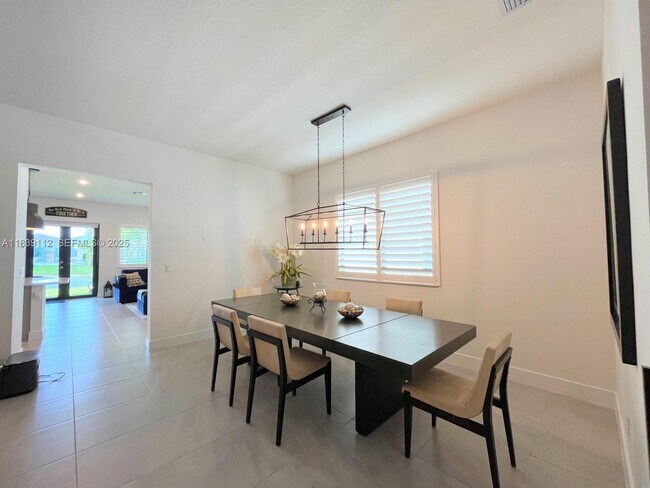 Building Photo - 10711 Aqua Ct