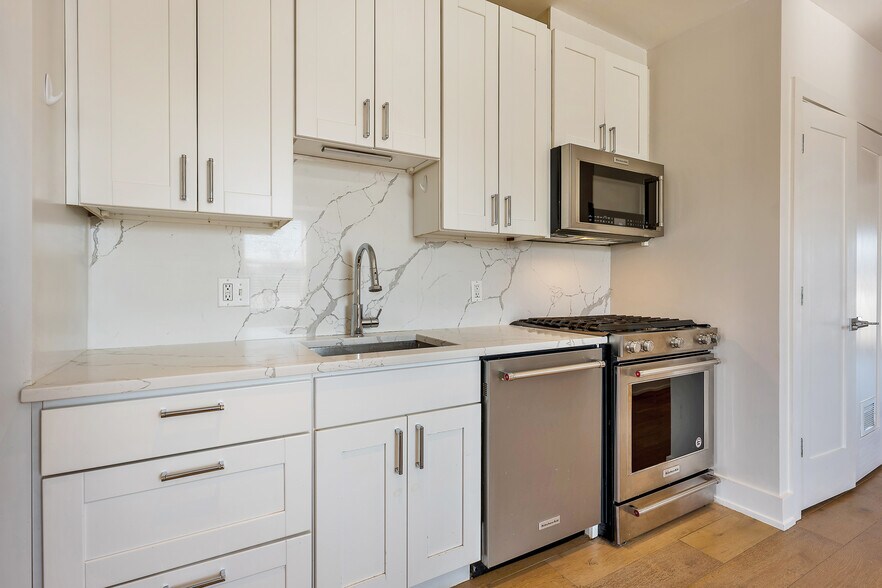 Building Photo - 5110 Fort Totten Dr NE