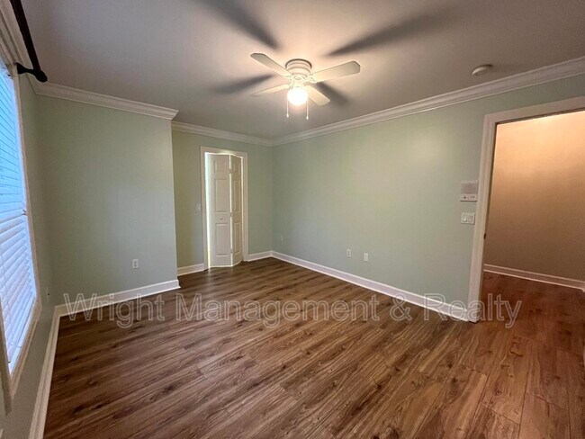 Building Photo - 1005 Misty Hollow Ln