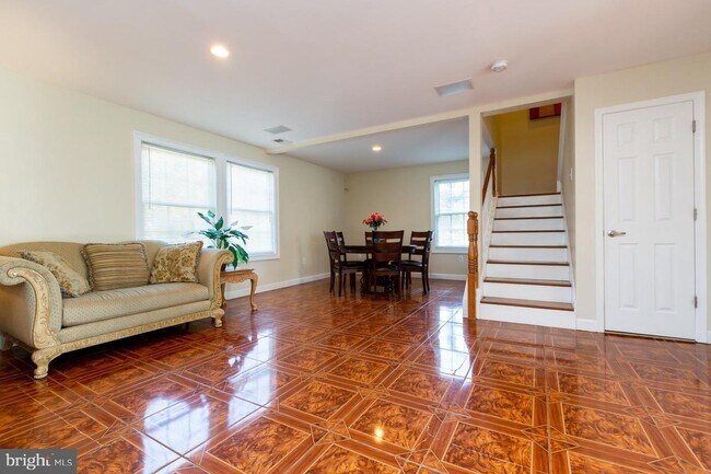 Building Photo - 303 Lincoln Ave