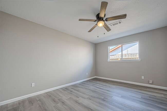 Building Photo - 8630 Valley Meadow Dr