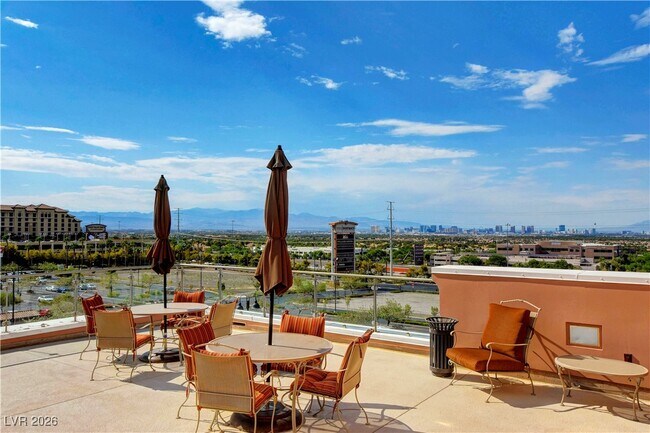 Building Photo - 2260 Village Walk Dr