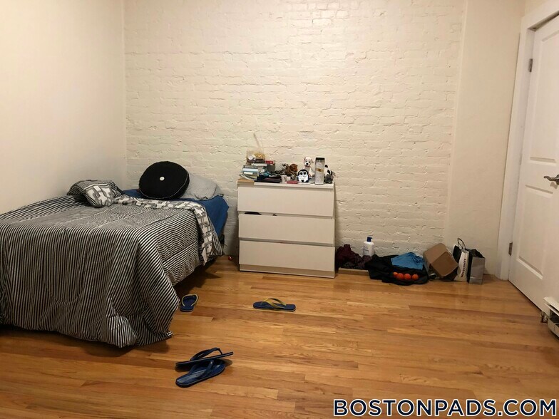 Building Photo - 35 Brookline St