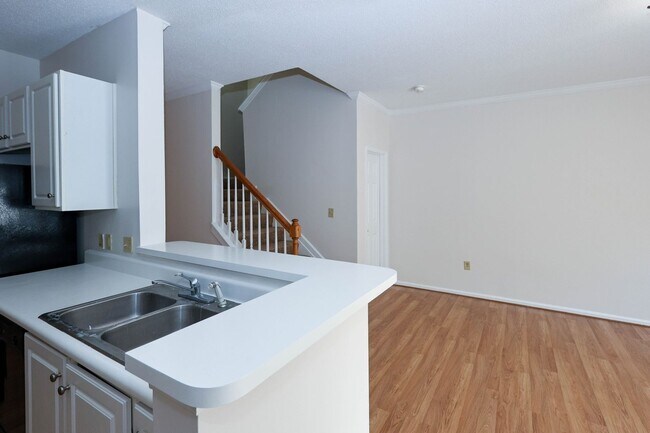 Building Photo - 230 Amal Dr SW