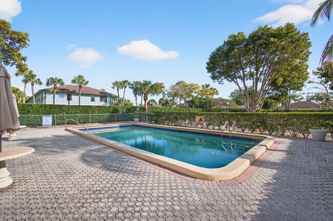 Building Photo - 50 SW 3rd Ave