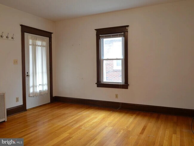 Building Photo - 2203 Fairview Ave