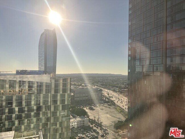 Building Photo - 877 Francisco St