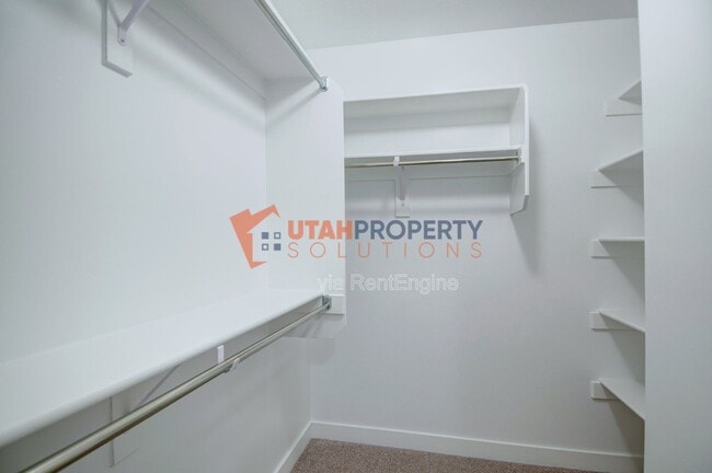 Building Photo - 992 W 380 S